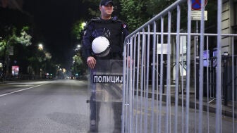 Agentes de la polic&iacute;a antidisturbios serbia en una imagen de archivo