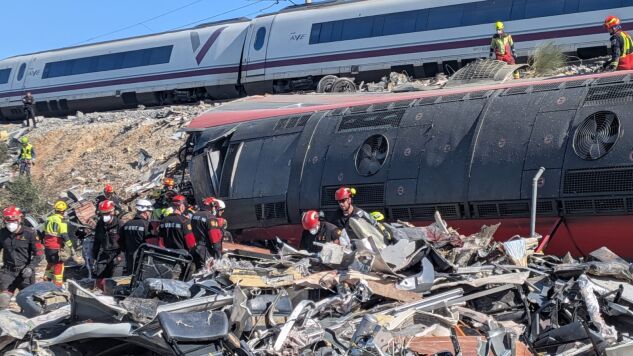 Im&aacute;genes del accidente ferroviario en Toledo facilitadas por la UME