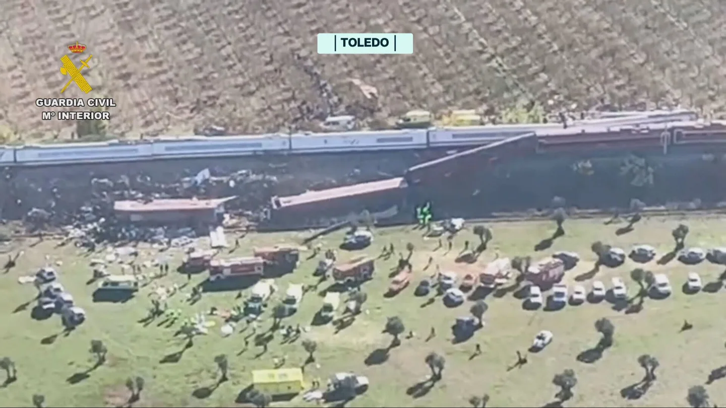 Imagen aérea del accidente de tren en Toledo entre un tren AVE y un Iryo Imagen aérea del accidente de tren en Toledo entre un tren AVE y un Iryo