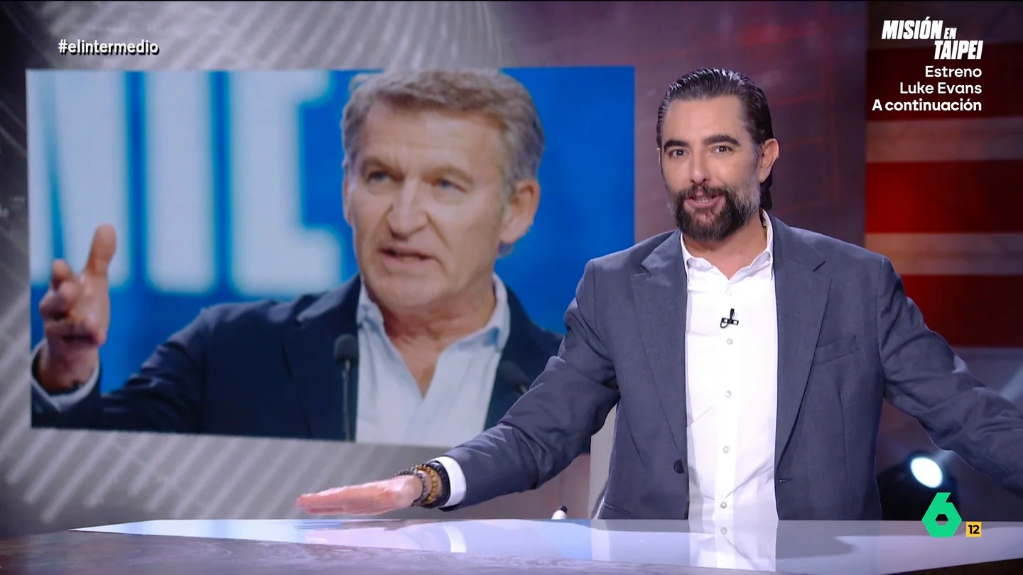 Dani Mateo, tras prometer Feijóo que no bailará ni besará en público a su pareja: "Él es más de besar el suelo que pisa Ayuso" Feijóo ha mostrado su compromiso a no bailar en los mítines ni besar a su pareja, pero Dani Mateo le recuerda su hemeroteca donde "lo daba todo" en un acto en Canarias o cuando besó a su pareja en su investidura como presidente de la Xunta.