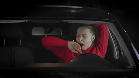 El truco de los conductores profesionales para no dormirse en carreteras rectas El truco de los conductores profesionales para no dormirse en carreteras rectas