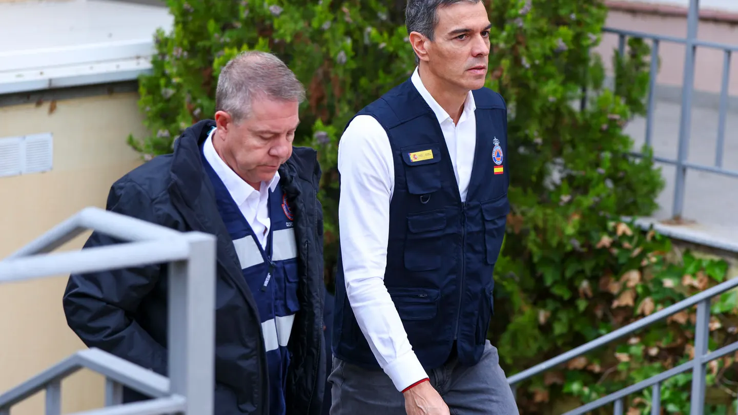 El presidente del Gobierno, Pedro Sánchez (d) y el presidente de Castilla-La Mancha, Emiliano García-Page El presidente del Gobierno, Pedro Sánchez (d) y el presidente de Castilla-La Mancha, Emiliano García-Page