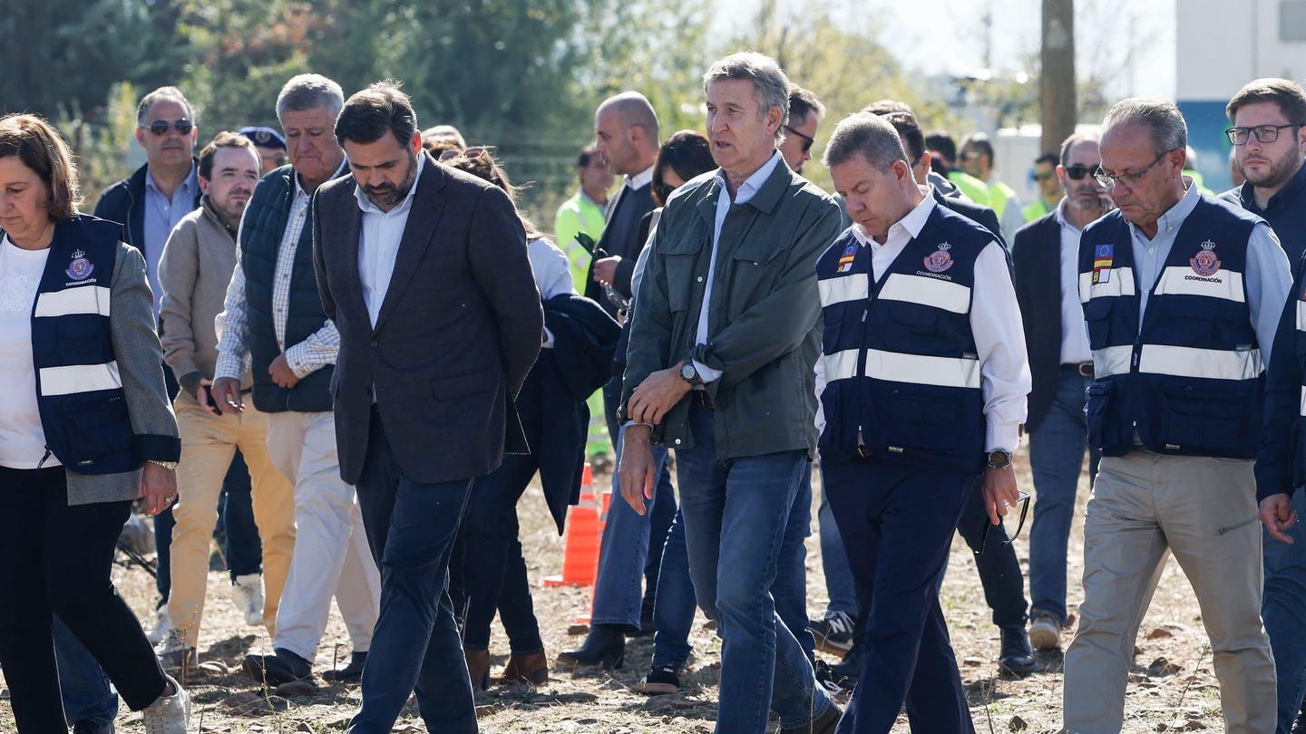 El presidente del PP, Alberto Núñez Feijóo (3d), junto al presidente del PP de Castilla-La Mancha, Paco Núñez (4d), y el presidente de Castilla-La Mancha, Emiliano García-Page El presidente del PP, Alberto Núñez Feijóo (3d), junto al presidente del PP de Castilla-La Mancha, Paco Núñez (4d), y el presidente de Castilla-La Mancha, Emiliano García-Page
