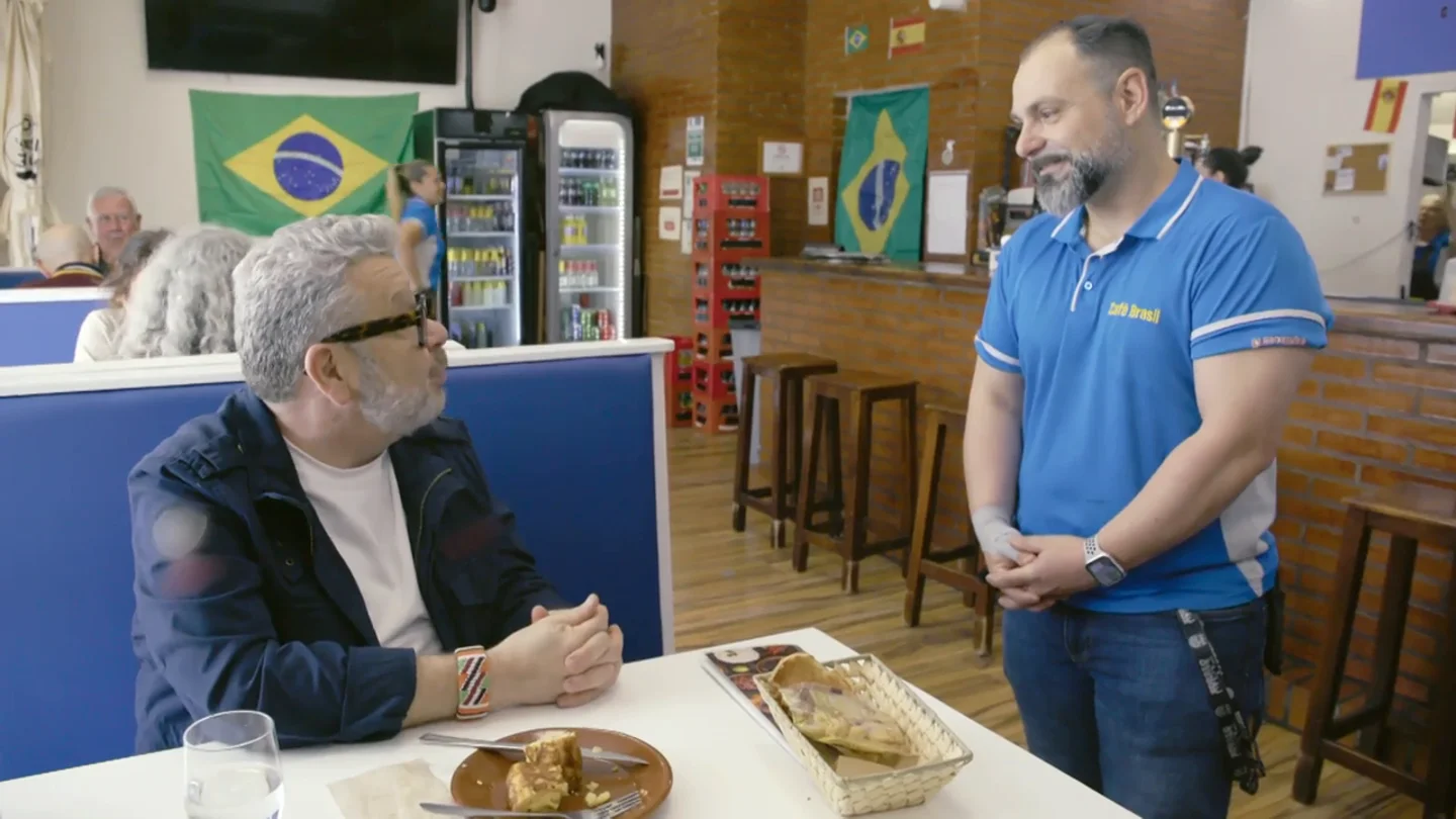 "El local no te invita a quedarte, comes y tampoco te invita a volver": Alberto Chicote cata el menú del Café Brasil "El local no te invita a quedarte, comes y tampoco te invita a volver": Alberto Chicote cata el menú del Café Brasil