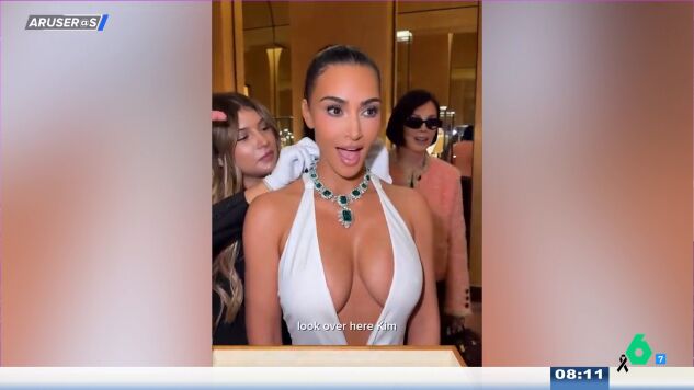 Kim Kardashian se prueba un collar de Bvlgary que perteneci&oacute; a Elizabeth Taylor: "Cuesta 6,1 millones de d&oacute;lares"