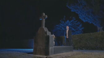 La &uacute;ltima ocurrencia de J&aacute;come: los vecinos de Ourense llaman a la polic&iacute;a al escuchar ruidos en el cementerio y se encuentran al alcalde grabando un v&iacute;deo para Halloween