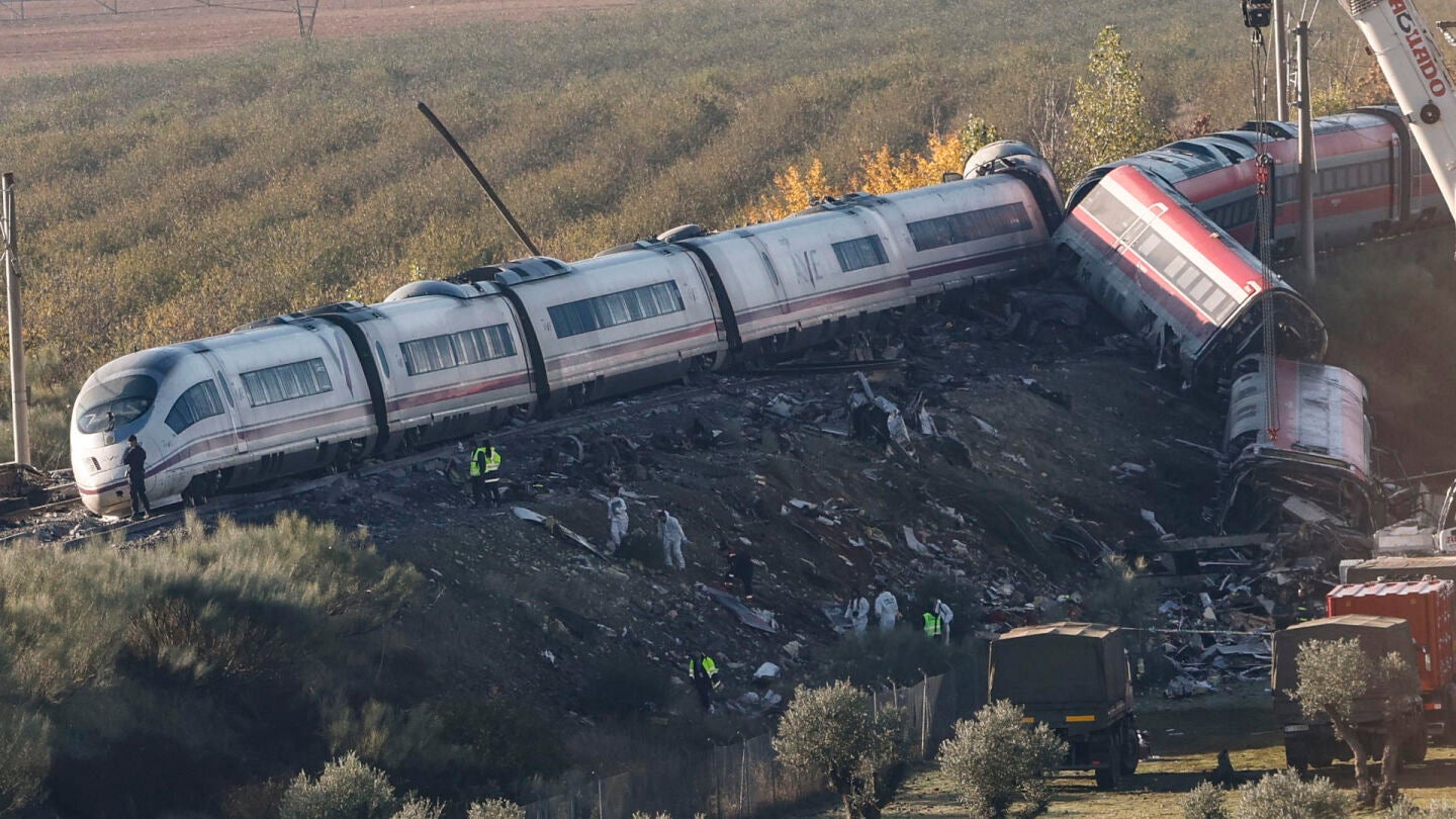 Trabajos en el lugar del accidente ferroviario de Urda (Toledo)