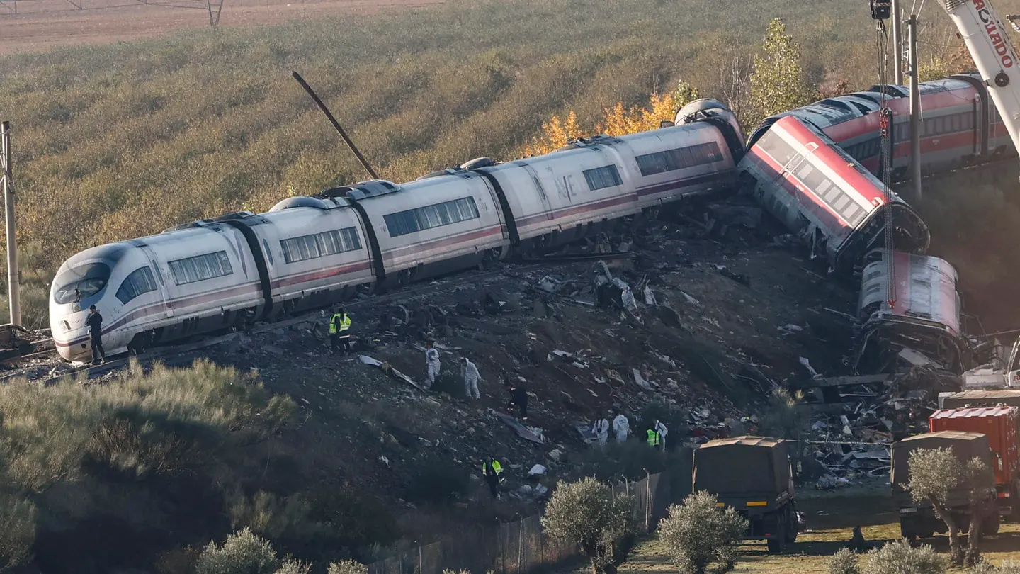 Trabajos en el lugar del accidente ferroviario de Urda (Toledo) Trabajos en el lugar del accidente ferroviario de Urda (Toledo)