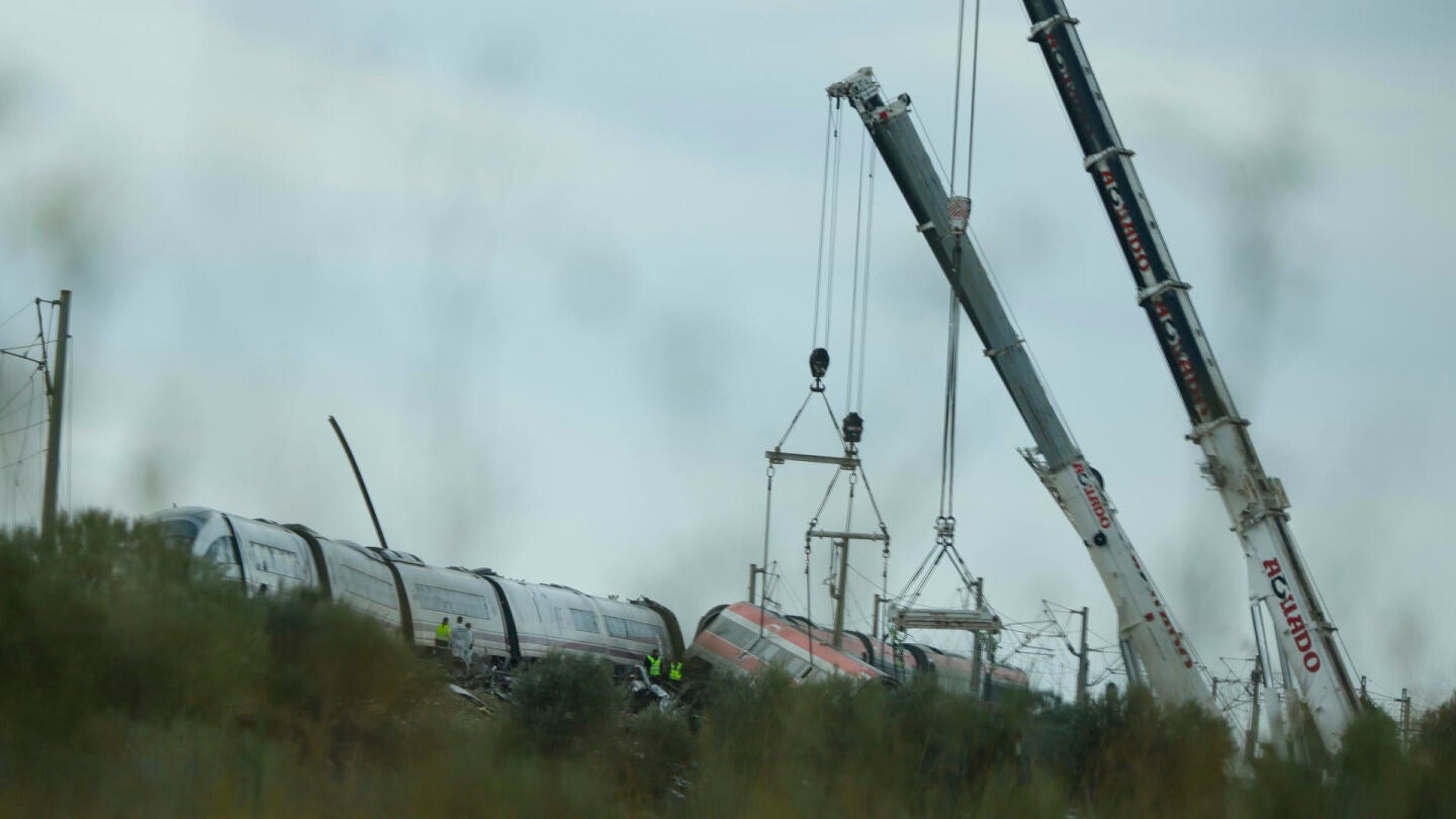 La Guardia Civil reanuda los trabajos en el lugar del accidente ferroviario de Urda