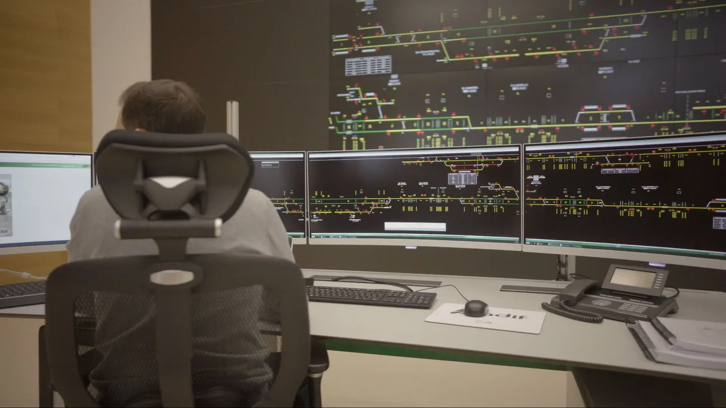 Los controladores ferroviarios piden la dimisión de Óscar Puente tras el accidente de Urda: "Nos ha utilizado como chivo expiatorio" Los controladores ferroviarios piden la dimisión de Óscar Puente tras el accidente de Urda: "Nos ha utilizado como chivo expiatorio"